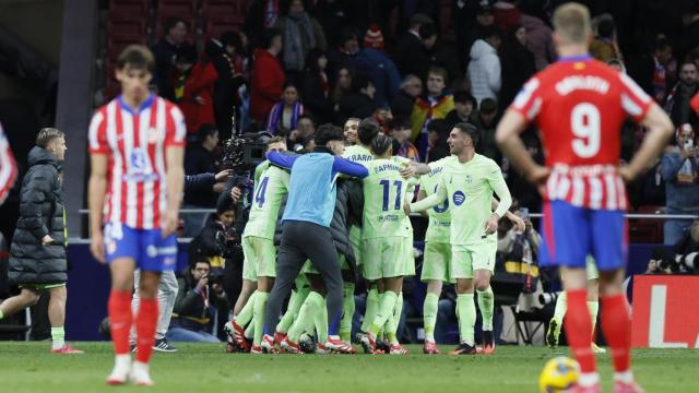 Los jugadores del Barça, eufóricos, celebran la victoria ante el Atlético
