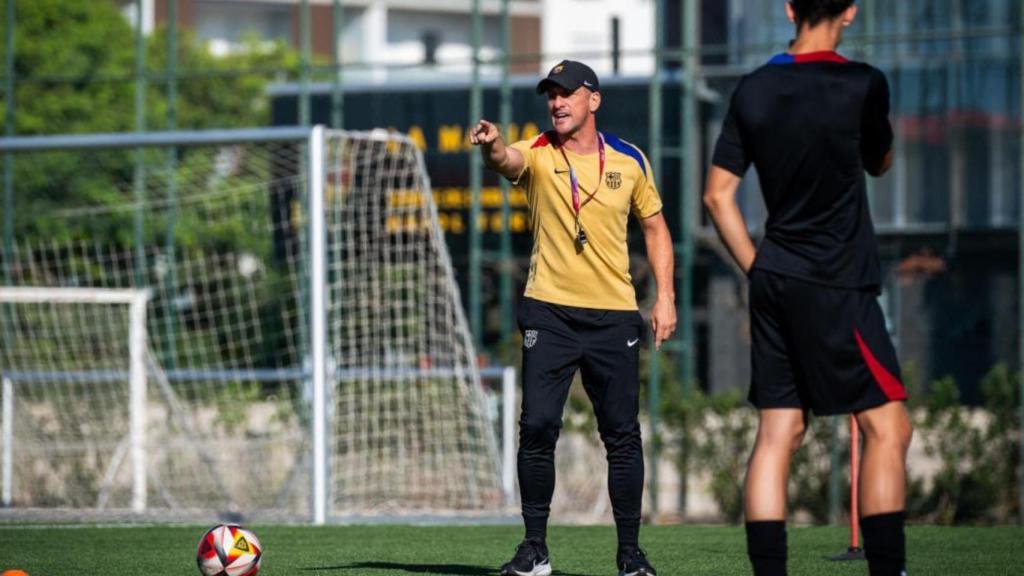 Belletti dirige un entrenamiento del Juvenil A del Barça