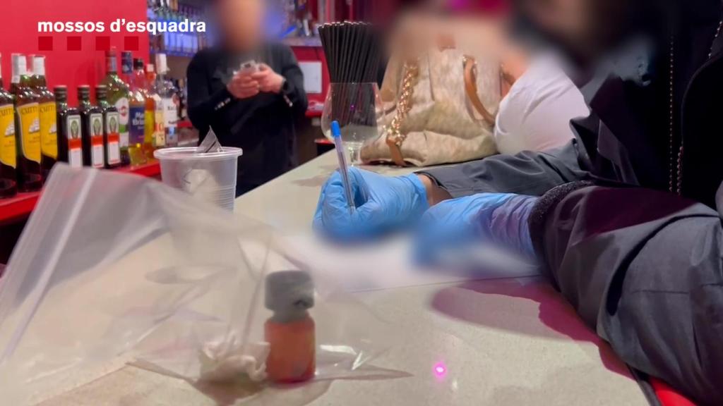 Detienen a dos trabajadores sexuales que drogaban y robaban a sus clientes