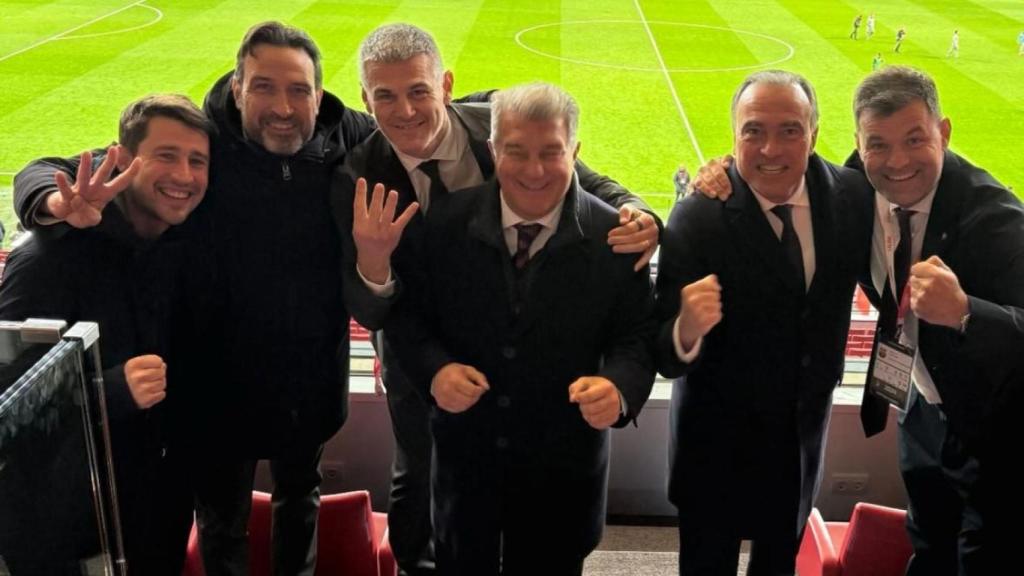 Bojan Krkic, Jordi Finestres, Enric Masip, Joan Laporta, Rafa Yuste y Jordi Soler celebran la victoria del Barça en el Wanda Metropolitano