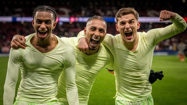 Alejandro Balde, Raphinha y Gavi festejan pletóricos la victoria del Barça en el Wanda Metropolitano