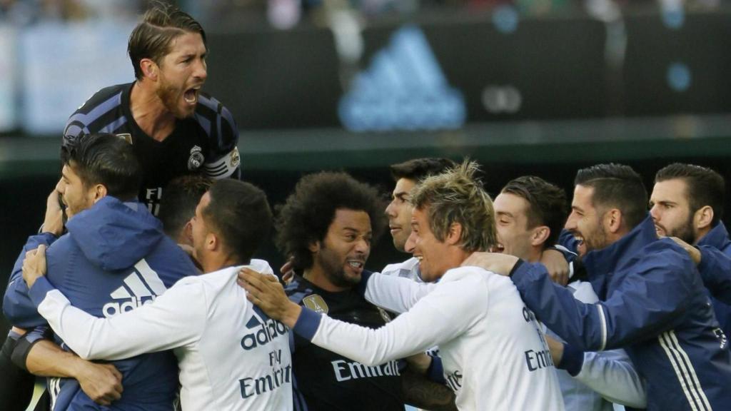 El Real Madrid celebra la victoria sobre el Celta de Vigo en 2017, en un partido aplazado