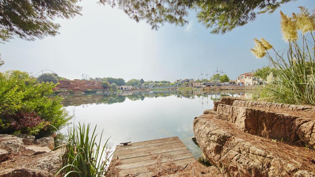 El lago de Mediterrània es un ejemplo de cómo PortAventura World defiende una estrategia de consumo responsable