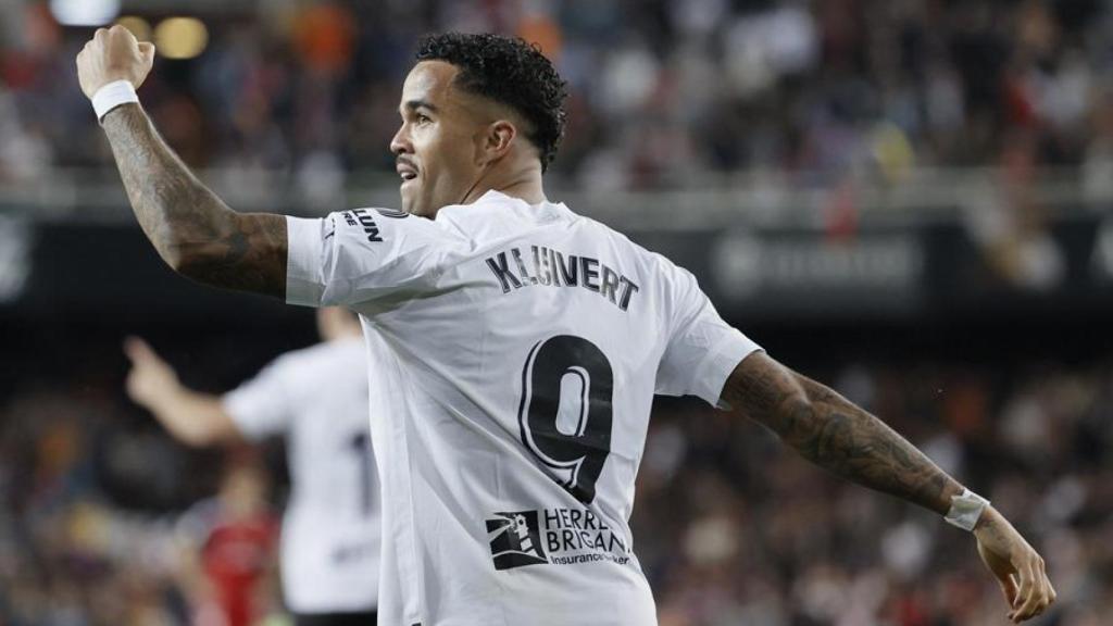 Justin Kluivert, hijo de Patrick, en su temporada cedido en el Valencia
