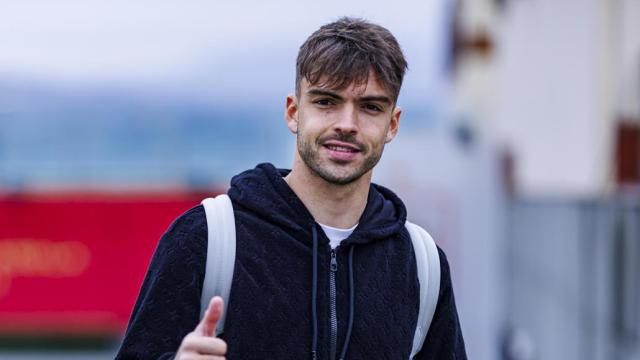 Raúl Asencio, central del Real Madrid, en su primera convocatoria con la selección española