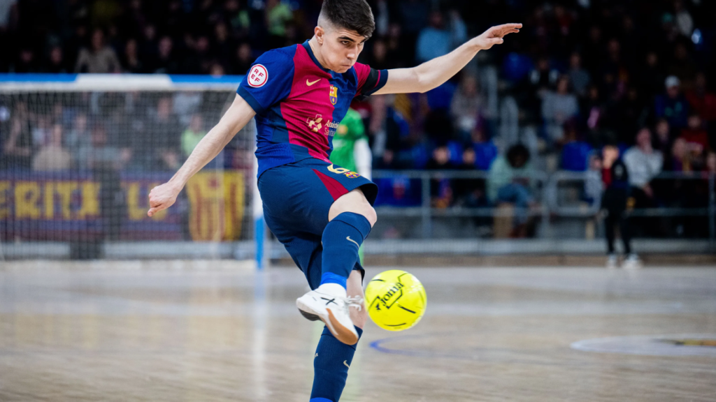 Antonio Pérez marca un golazo de volea con el Barça de fútbol sala ante El Pozo Murcia