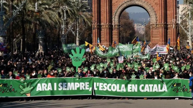 Manifestación nacionalista contra la sentencia que insta a impartir al menos un 25% de las clases en castellano en el sistema educativo monolingüe en catalán de la Generalitat