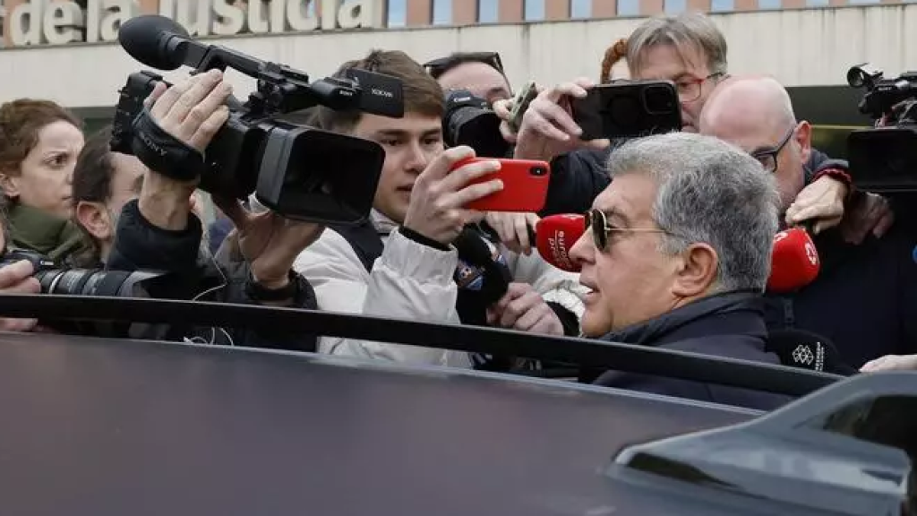 Joan Laporta se mete en un coche tras declarar en la ciudad de la justicia por el 'caso Reus'
