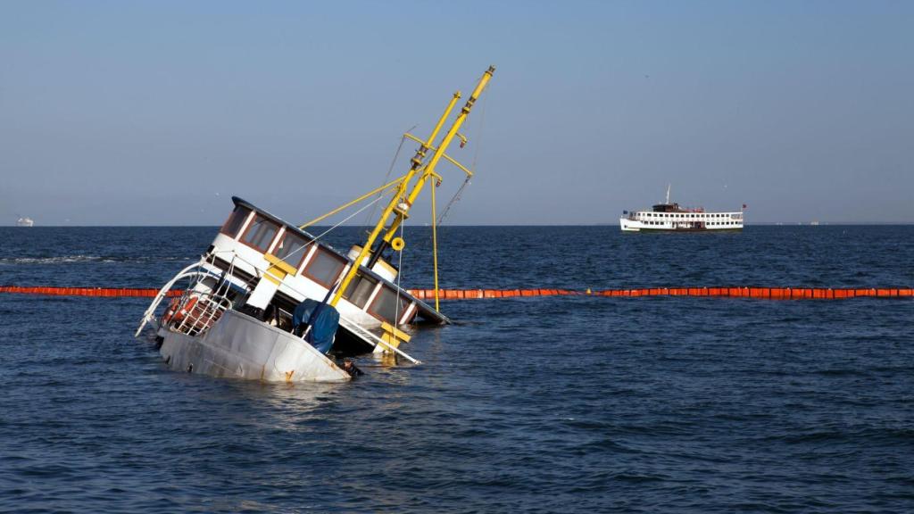 Un barco yéndose a pique