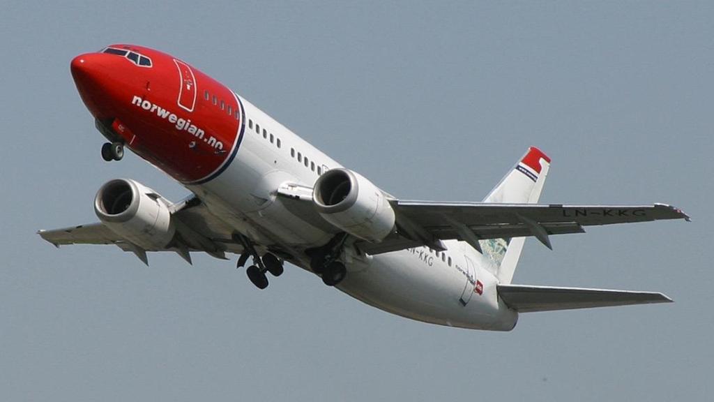 Imagen de archivo de un avión de Norwegian en pleno despegue