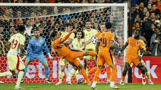 Van Dijk remata a puerta en el Países Bajos-España