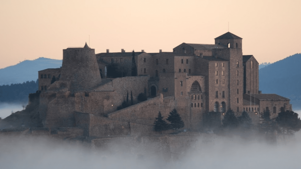 No és Anglaterra: el castell medieval català del segle XV que recorda aquest famós lloc de Londres