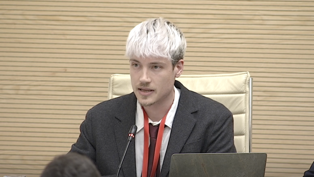 Christopher Daniel Person durante su comparecencia en el Parlament el jueves pasado