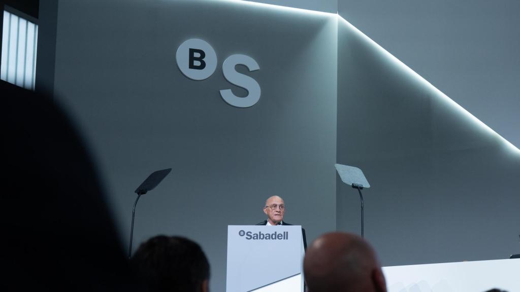 El presidente de Banco Sabadell, Josep Oliu, durante la junta general de accionistas del Banco Sabadell, a 20 de marzo