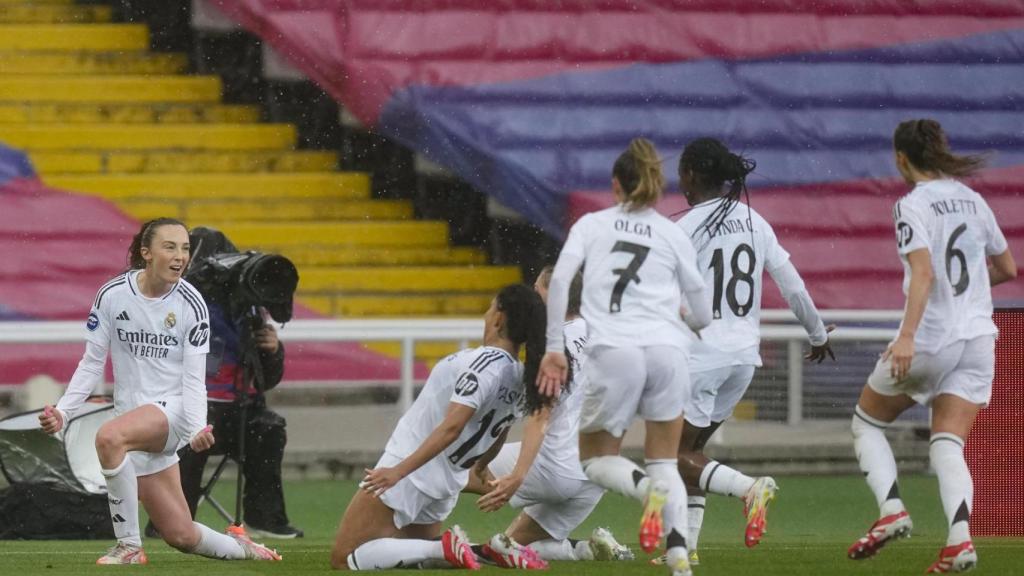 El Real Madrid Femenino celebra un gol en Montjuïc