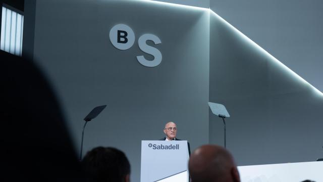 El presidente de Banco Sabadell, Josep Oliu, durante la junta general de accionistas del Banco Sabadell, a 20 de marzo