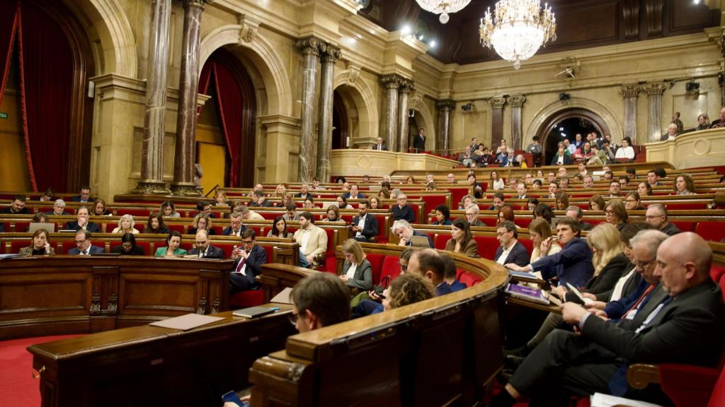 El hemiciclo del Parlament durante el monográfico de Rodalies