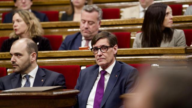 El presidente de la Generalitat, Salvador Illa, durante el pleno monográfico de Rodalies este martes