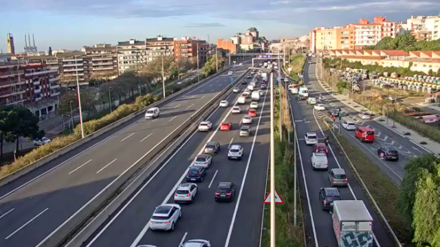 Atasco por un accidente en Badalona este martes