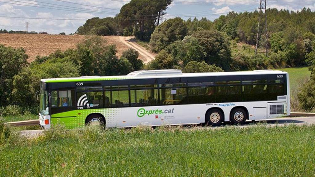 Uno de los dos buses exprés que opera Monbus en el corredor Barcelona-Manresa