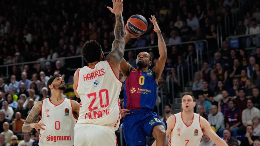 Kevin Punter intenta lanzar a canasta en el Barça de basket-Bayern de Múnich de Euroliga