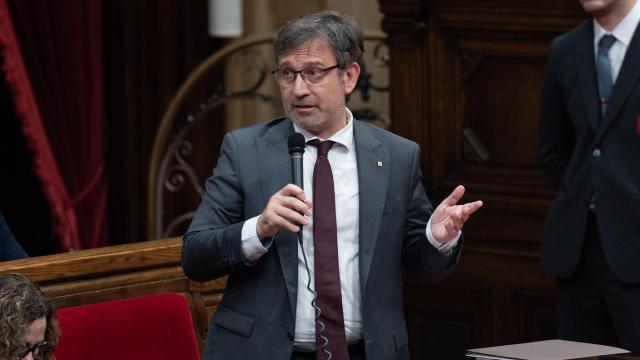 El 'conseller' de Política Lingüística, Francesc Vila, durante una sesión de control al Govern