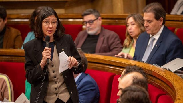 La consellera de Interior y Seguridad Pública de la Generalitat, Núria Parlon, en el pleno del Parlament de Catalunya