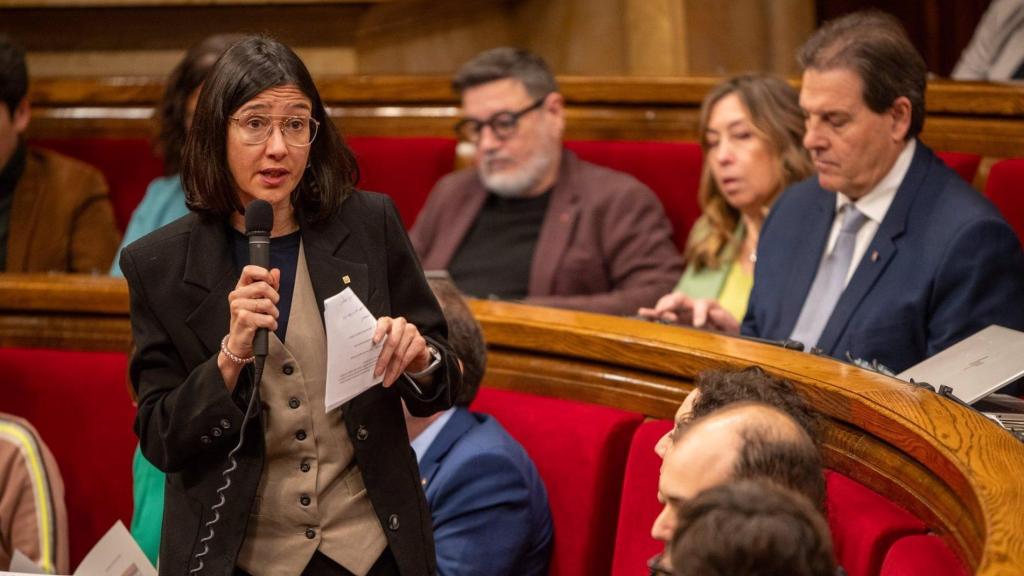 La consellera de Interior y Seguridad Pública de la Generalitat, Núria Parlon, en un pleno del Parlament de Catalunya
