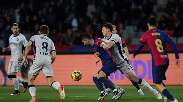 Ferran Torres, en acción durante el Barça-Osasuna de Liga en el Estadi Olímpic de Montjuïc