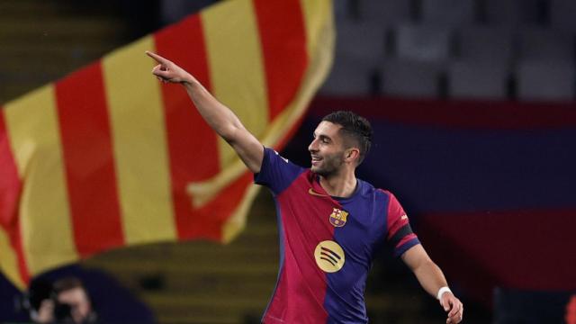 Ferran Torres celebra su gol en el Barça-Osasuna