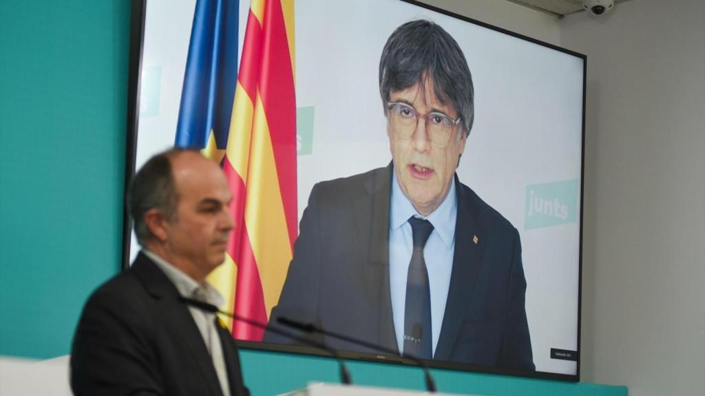 Carles Puigdemont, 'expresident' prófugo, en un mitin con Jordi Turull