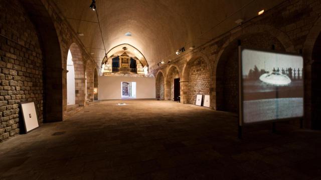 La galería de arte catalana que esconde uno de los hospitales más pioneros de Europa, La Capella