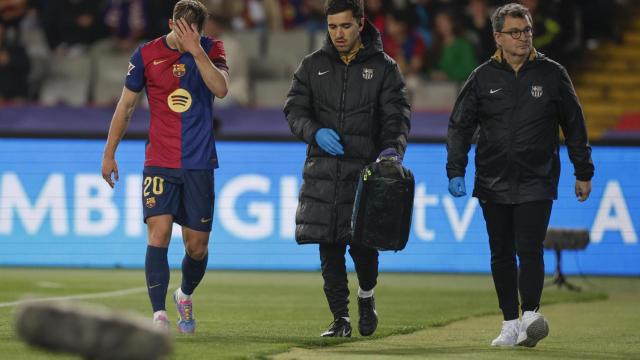 Fotogalería del Barça-Osasuna: Dani Olmo se retira lesionado