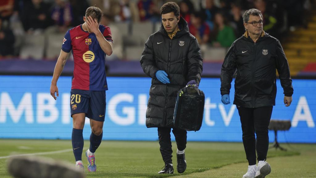 Fotogalería del Barça-Osasuna: Dani Olmo se retira lesionado