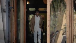 El exfutbolista Dani Alves, a su salida de la Audiencia de Barcelona