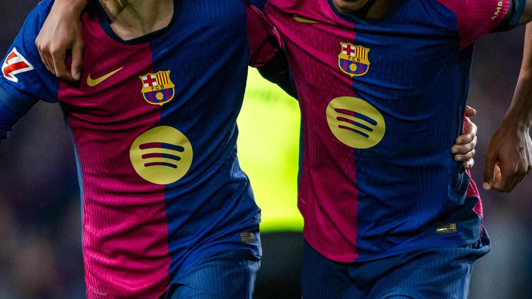 Pedri y Lamine Yamal celebran un gol con el Barça