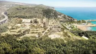 Render del proyecto de FCC en la antigua cementera de Vallcarca, en Sitges, que incluye un campus tecnológico, viviendas y hoteles