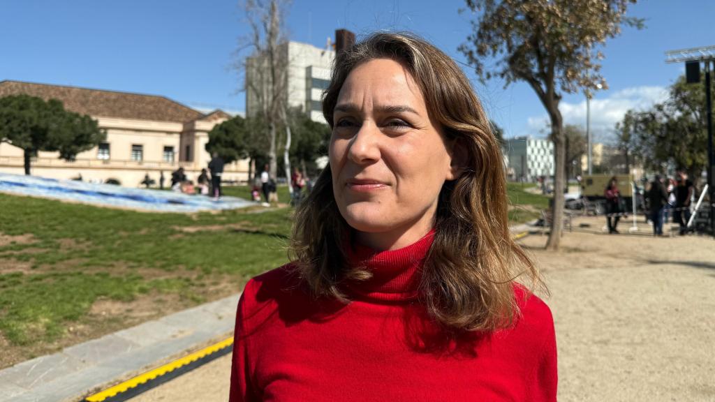 Jéssica Albiach en una atención a los medios en la 'Festa de la Pública' en Barcelona