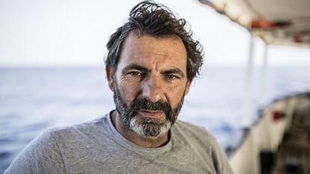 Óscar Camps, fundador de Open Arms, en un barco de rescate
