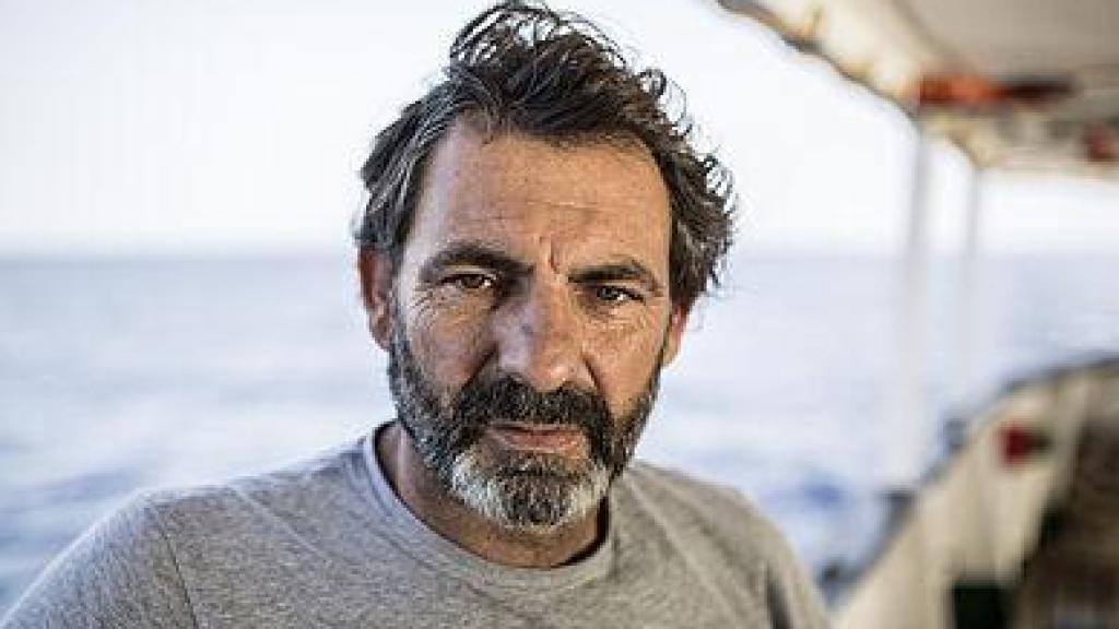 Óscar Camps, fundador de Open Arms, en un barco de rescate