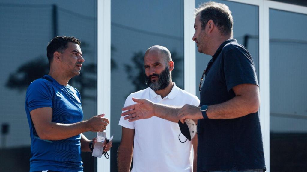 Míchel Sánchez, Pere Guardiola i Ferran Soriano, a les instal·lacions del Girona FC