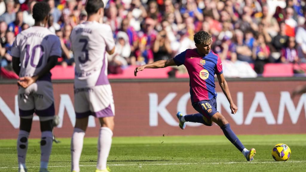 Falta que lanza Lamine Yamal en el primer gol del Barça