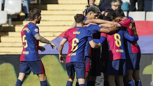 Los futbolistas del Barça celebran un gol al Girona