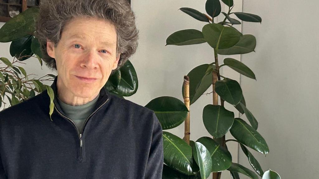 El traductor y poeta Peter Cole, en la entrevista con 'Letra Global'