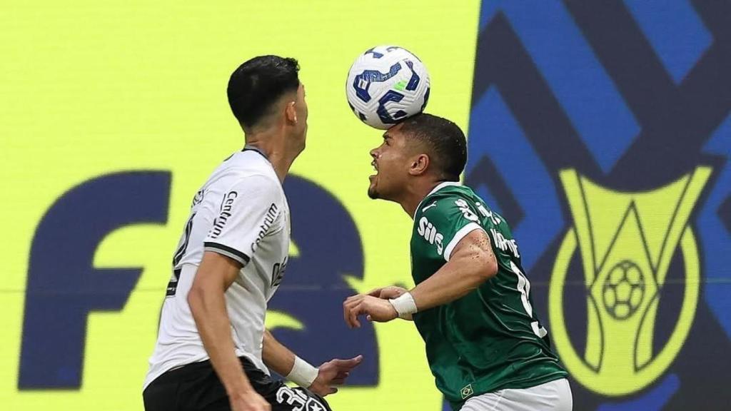 Vitor Roque en un partit del Palmeiras