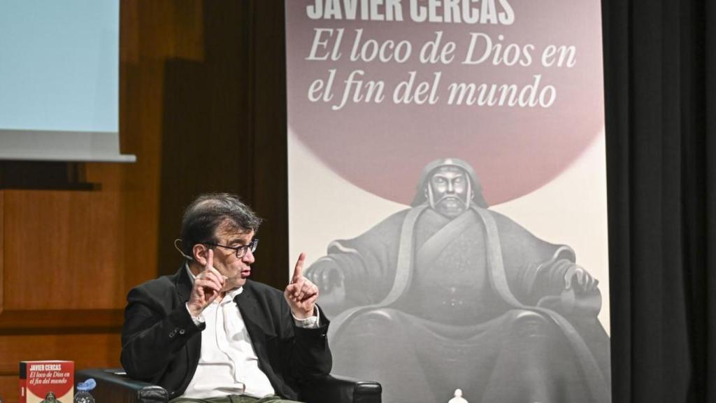 Javier Cercas en la presentación de su libro sobre el Papa