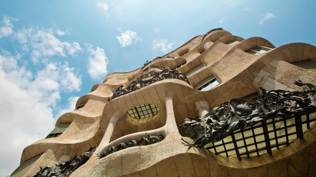 Detalle de la fachada de La Pedrera