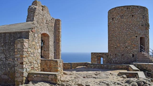 El desconocido castillo medieval de Cataluña que puedes visitar gratis, el castillo de Burriac