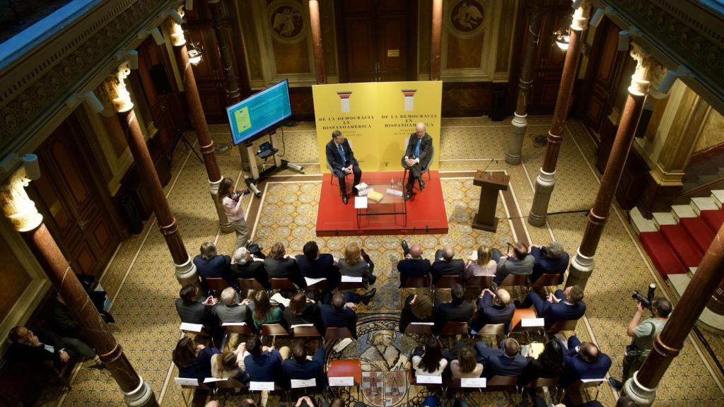 Imagen del auditorio con Ángel Simón y Santiago Muñoz Machado, en el Colegio de la Abogacía de Barcelona