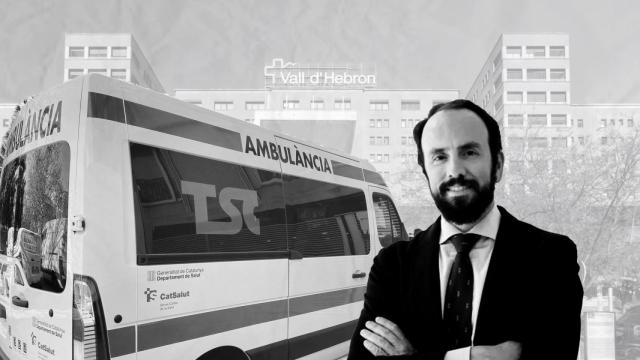 Una ambulancia de TSC, el CEO de HTGroup, Guillermo Moya, y el Hospital Vall d'Hebron